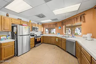 9151 W Greenway Rd, Peoria, AZ 85381 - Photo 35