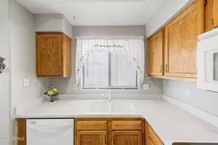 9151 W Greenway Rd, Peoria, AZ 85381 - Photo 11