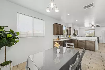 7355 W Hughes Drive, Phoenix, AZ 85043 - Photo 9