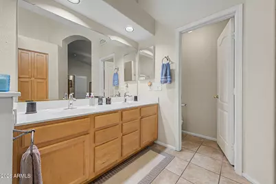 10233 W Daley Lane, Peoria, AZ 85383 - Photo 21