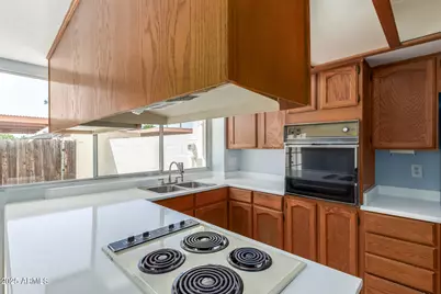 7809 N 49th Avenue, Glendale, AZ 85301 - Photo 9