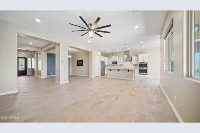 10025 W Sydney Way, Peoria, AZ 85383 - Photo 7