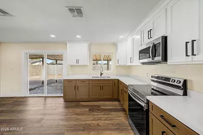 7750 W Clarendon Avenue, Phoenix, AZ 85033 - Photo 9