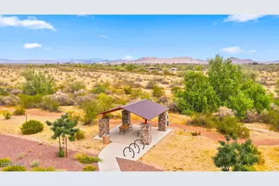 17226 W Sutherland Way, Surprise, AZ 85387 - Photo 5