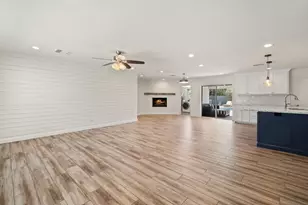 2255 E Piestewa Peak Dr, Phoenix, AZ 85016 - Photo 3