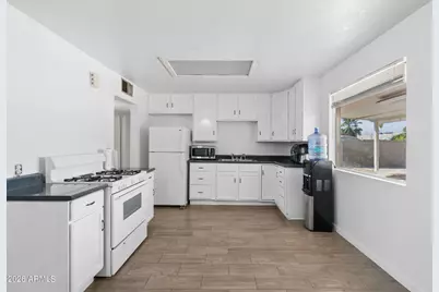 5624 N 30th Drive, Phoenix, AZ 85017 - Photo 9