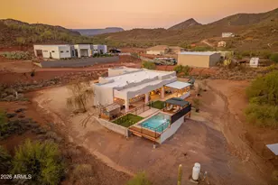 829 E Steinbeck Dr, Phoenix, AZ 85086 - Photo 3