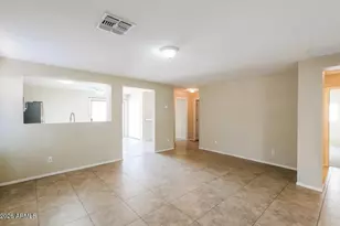 114 E Beth Dr, Phoenix, AZ 85042 - Photo 3