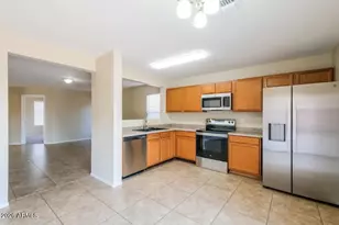 114 E Beth Dr, Phoenix, AZ 85042 - Photo 5