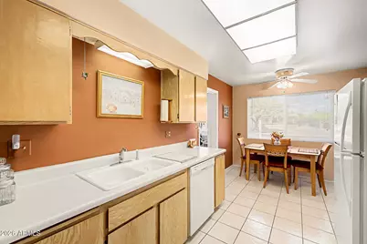 10940 W Tropicana Circle, Sun City, AZ 85351 - Photo 17