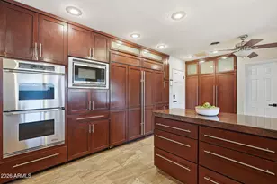 19 E Canterbury Ct, Phoenix, AZ 85022 - Photo 17