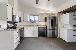 542 E Oraibi Dr, Phoenix, AZ 85024 - Photo 19