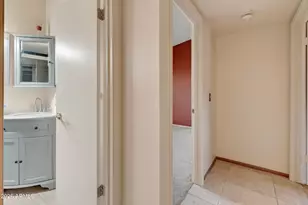 542 E Oraibi Dr, Phoenix, AZ 85024 - Photo 9