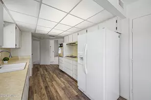 10416 W Hutton Dr, Sun City, AZ 85351 - Photo 17
