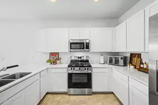 15587 W Kendall St, Goodyear, AZ 85338 - Photo 9