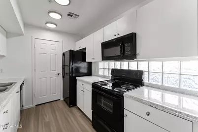3065 N 67th Avenue #Apt 221, Phoenix, AZ 85033 - Photo 9