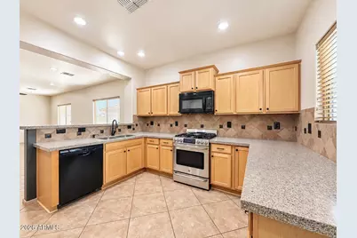 17961 W Lawrence Lane, Waddell, AZ 85355 - Photo 7