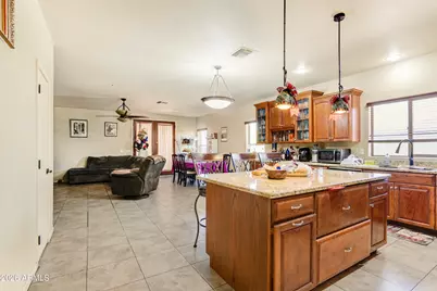7612 N 81st Lane, Glendale, AZ 85303 - Photo 9