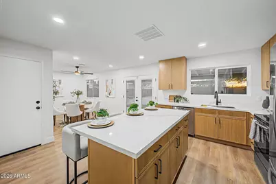20450 N 14th Lane, Phoenix, AZ 85027 - Photo 9