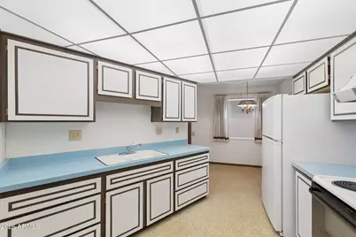 10538 W Palmeras Drive, Sun City, AZ 85373 - Photo 13