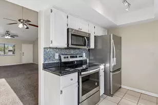 3301 E Earll Dr, Phoenix, AZ 85018 - Photo 9