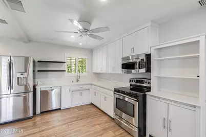 808 E Cavalier Drive, Phoenix, AZ 85014 - Photo 11