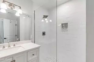 808 E Cavalier Dr, Phoenix, AZ 85014 - Photo 17