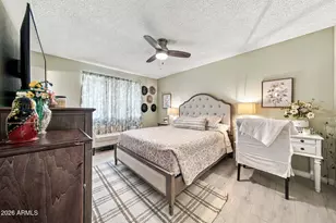 10841 W Hatcher Rd, Sun City, AZ 85351 - Photo 17