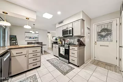 10841 W Hatcher Road, Sun City, AZ 85351 - Photo 11