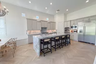 3818 E Crest Ln, Phoenix, AZ 85050 - Photo 7