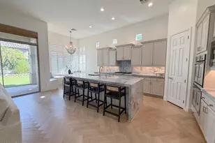 3818 E Crest Ln, Phoenix, AZ 85050 - Photo 5