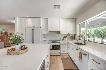 4011 E Hancock Drive, Phoenix, AZ 85028 - Photo 1