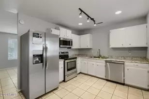 4648 E Alta Vista Rd, Phoenix, AZ 85042 - Photo 11
