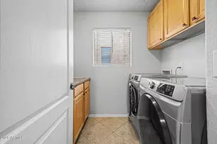 1807 E Dunbar Dr, Phoenix, AZ 85042 - Photo 25