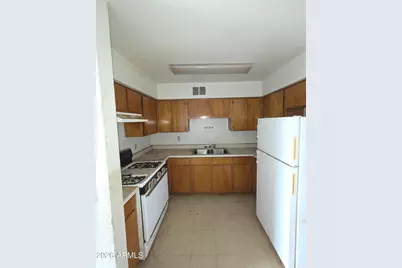 2211 W Hartford Avenue, Phoenix, AZ 85023 - Photo 5