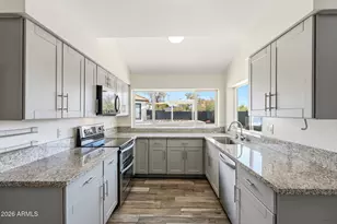 4330 E Vaughn Dr, Phoenix, AZ 85044 - Photo 3