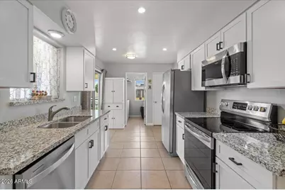 10895 W Clair Drive, Sun City, AZ 85351 - Photo 9