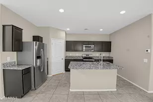 3021 S 78th Dr, Phoenix, AZ 85043 - Photo 5