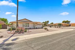 11053 W Pine Hollow Dr, Sun City, AZ 85351 - Photo 9