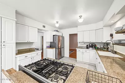 2221 N Laurel Avenue, Phoenix, AZ 85007 - Photo 9