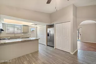 227 W Taro Ln, Phoenix, AZ 85027 - Photo 7