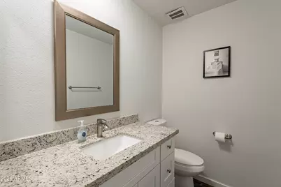 7640 E Minnezona Avenue, Scottsdale, AZ 85251 - Photo 11