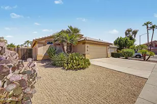 18619 N 40th Pl, Phoenix, AZ 85050 - Photo 1