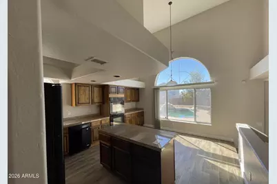 10925 W Kaler Drive, Glendale, AZ 85307 - Photo 5