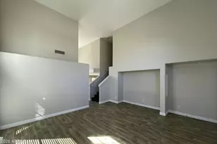 10925 W Kaler Dr, Glendale, AZ 85307 - Photo 7