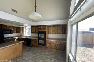10925 W Kaler Dr, Glendale, AZ 85307 - Photo 5