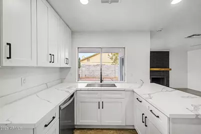 2910 W Sandra Terrace, Phoenix, AZ 85053 - Photo 15