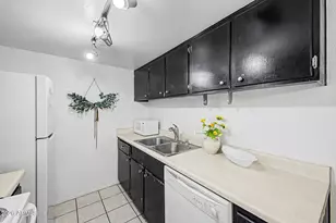 14221 N 54th Dr, Glendale, AZ 85306 - Photo 9