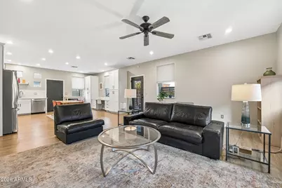 826 N 11th Avenue, Phoenix, AZ 85007 - Photo 11