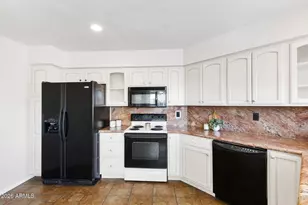 13223 N 25th Dr, Phoenix, AZ 85029 - Photo 23